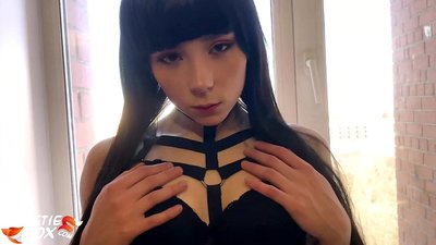 ትኩስ ብሩኔት ለገንዘብ በጥልቅ እና በስሜታዊነት ተበሳጨ